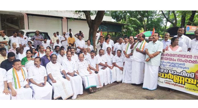 വന്യമൃഗ ആക്രമണങ്ങള് പ്രതിരോധിക്കുന്നതില് സര്ക്കാരിന്റേത് കുറ്റകരമായ അനാസ്ഥ : പ്രൊഫ. സതീഷ് കൊച്ചുപറമ്പില് വന്യമൃഗ ആക്രമണങ്ങള് പ്രതിരോധിക്കുന്നതില് സര്ക്കാരിന്റേത് കുറ്റകരമായ അനാസ്ഥ : പ്രൊഫ. സതീഷ് കൊച്ചുപറമ്പില്