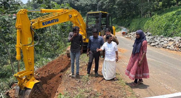 മടത്തുംചാൽ – മുക്കൂട്ടുതറ റോഡിൻ്റെ നിർമ്മാണ പുരോഗതി വിലയിരുത്തി അഡ്വ. പ്രമോദ് നാരായൺ എംഎൽഎ മടത്തുംചാൽ – മുക്കൂട്ടുതറ റോഡിൻ്റെ നിർമ്മാണ പുരോഗതി വിലയിരുത്തി അഡ്വ. പ്രമോദ് നാരായൺ എംഎൽഎ