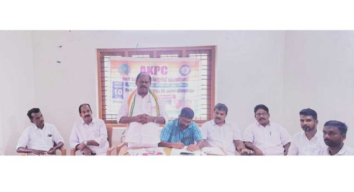 അസംഘടിത തൊഴിലാളികളെ സര്ക്കാര് അവഗണിക്കുന്നു : പ്രൊഫ. സതീഷ് കൊച്ചുപറമ്പില് അസംഘടിത തൊഴിലാളികളെ സര്ക്കാര് അവഗണിക്കുന്നു : പ്രൊഫ. സതീഷ് കൊച്ചുപറമ്പില്