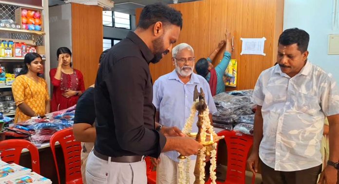 കണ്സ്യൂമര്ഫെഡ് സ്റ്റുഡന്റസ് മാര്ക്കറ്റ് ജൂണ് 15 വരെ കണ്സ്യൂമര്ഫെഡ് സ്റ്റുഡന്റസ് മാര്ക്കറ്റ് ജൂണ് 15 വരെ
