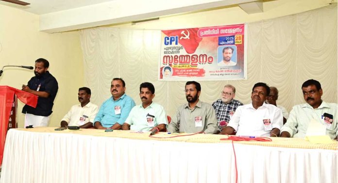 എഴുമറ്റൂര് തിരുവല്ല റൂട്ടില് മുടങ്ങികിടന്ന കെ.എസ്.ആര്.ടി.സി ബസ് സര്വ്വീസ് പുനരാരംഭിക്കണമെന്ന് സി.പി.ഐ എഴുമറ്റൂര് തിരുവല്ല റൂട്ടില് മുടങ്ങികിടന്ന കെ.എസ്.ആര്.ടി.സി ബസ് സര്വ്വീസ് പുനരാരംഭിക്കണമെന്ന് സി.പി.ഐ