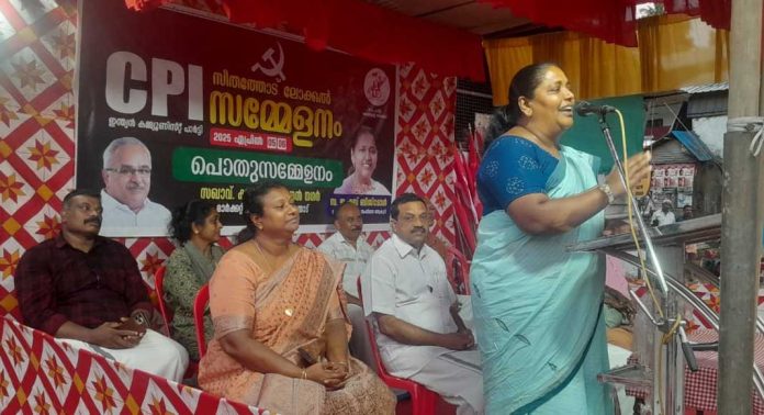 ബി ജെ പി ഭരണത്തിൻ കീഴിൽ രാജ്യം അരക്ഷിതാവസ്ഥയിലേക്ക് നീങ്ങുന്നു : ഇ എസ് ബിജിമോൾ ബി ജെ പി ഭരണത്തിൻ കീഴിൽ രാജ്യം അരക്ഷിതാവസ്ഥയിലേക്ക് നീങ്ങുന്നു : ഇ എസ് ബിജിമോൾ