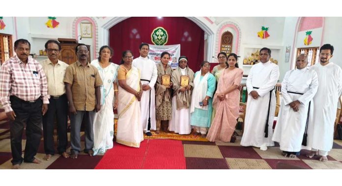 റാന്നിയിൽ വിവിധ മേഖലയില് കഴിവ് തെളിയിച്ച പ്രതിഭകളെ വനിതാസംഗമത്തിൽ ആദരിച്ചു റാന്നിയിൽ വിവിധ മേഖലയില് കഴിവ് തെളിയിച്ച പ്രതിഭകളെ വനിതാസംഗമത്തിൽ ആദരിച്ചു