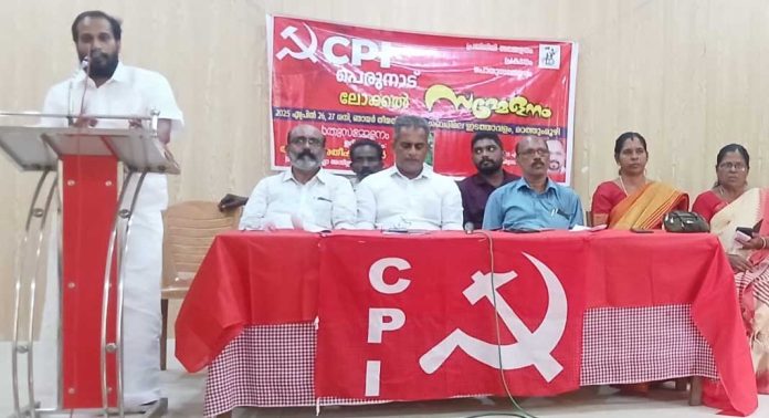 ജനങ്ങളെ വരുതിയില് നിര്ത്തുന്നതിനുള്ള ശ്രമങ്ങളാണ് രാജ്യത്ത് നടക്കുന്നതെന്ന് സി.പി.ഐ ജനങ്ങളെ വരുതിയില് നിര്ത്തുന്നതിനുള്ള ശ്രമങ്ങളാണ് രാജ്യത്ത് നടക്കുന്നതെന്ന് സി.പി.ഐ