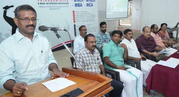 പത്തനംതിട്ട ഇനി മുതൽ സമ്പൂർണ്ണ മാലിന്യമുക്ത ഹരിത നഗരസഭ ; നഗരസഭാ ചെയർമാൻ പ്രഖ്യാപനം നടത്തി പത്തനംതിട്ട ഇനി മുതൽ സമ്പൂർണ്ണ മാലിന്യമുക്ത ഹരിത നഗരസഭ ; നഗരസഭാ ചെയർമാൻ പ്രഖ്യാപനം നടത്തി