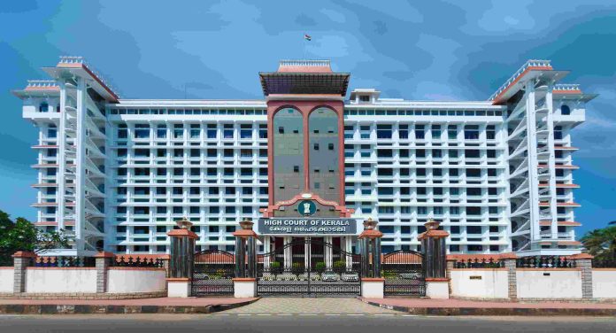 വ്യാജ നമ്പർ പ്ലേറ്റ് ഉപയോഗിച്ച് പിഴ ഒഴിവാക്കൽ ; ഹൈക്കോടതി ഇടപെട്ട് കേസെടുത്തു വ്യാജ നമ്പർ പ്ലേറ്റ് ഉപയോഗിച്ച് പിഴ ഒഴിവാക്കൽ ; ഹൈക്കോടതി ഇടപെട്ട് കേസെടുത്തു