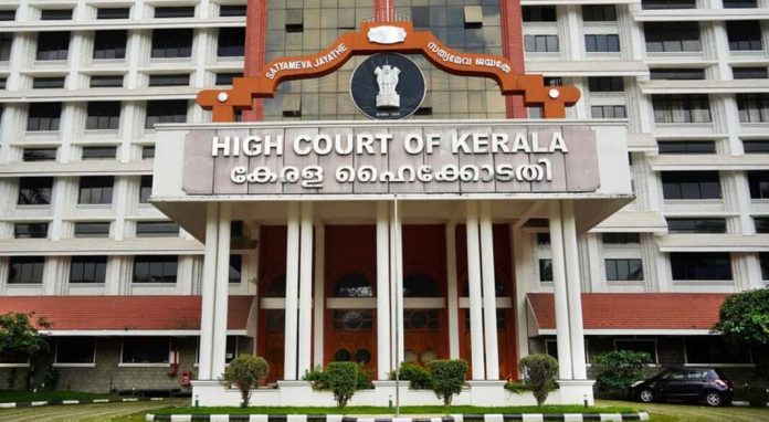 മാസപ്പടിക്കേസിൽ തത്കാലം തുടർനടപടികൾ പാടില്ലെന്ന് ഹൈക്കോടതി ഉത്തരവ് മാസപ്പടിക്കേസിൽ തത്കാലം തുടർനടപടികൾ പാടില്ലെന്ന് ഹൈക്കോടതി ഉത്തരവ്