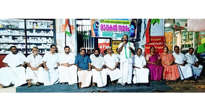 പഴവങ്ങാടി മണ്ഡലം കമ്മിറ്റി നേതൃത്വത്തിൽ രാപകൽ സമരം നടത്തി പഴവങ്ങാടി മണ്ഡലം കമ്മിറ്റി നേതൃത്വത്തിൽ രാപകൽ സമരം നടത്തി