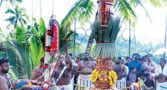ഇടകടത്തി ധർമശാസ്താ ക്ഷേത്രത്തിൽ ഉത്സവം കൊടിയേറി ഇടകടത്തി ധർമശാസ്താ ക്ഷേത്രത്തിൽ ഉത്സവം കൊടിയേറി
