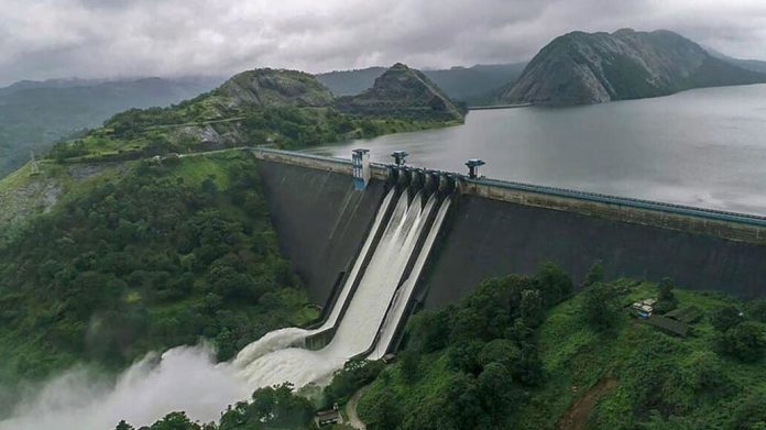 ജലനിരപ്പ് ഉയരുന്നതിനാൽ എട്ട് ഡാമുകളിൽ റെഡ് അലർട്ട് പ്രഖ്യാപിച്ചു ജലനിരപ്പ് ഉയരുന്നതിനാൽ എട്ട് ഡാമുകളിൽ റെഡ് അലർട്ട് പ്രഖ്യാപിച്ചു