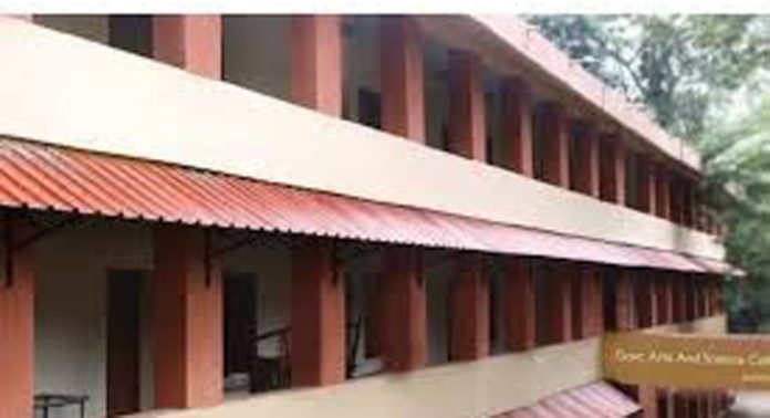 വഴിക്ക് വീതിയില്ല ; ഇലന്തൂർ ഗവ.കോളേജ് കെട്ടിട നിർമ്മാണം വൈകുന്നു വഴിക്ക് വീതിയില്ല ; ഇലന്തൂർ ഗവ.കോളേജ് കെട്ടിട നിർമ്മാണം വൈകുന്നു