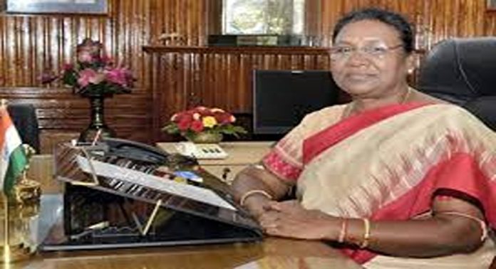 പഹൽഗാം ഭീകരാക്രമണത്തിന്റെ സ്ഥിതിവിവരങ്ങൾ ധരിപ്പിക്കാൻ കേന്ദ്രമന്ത്രിമാർ രാഷ്ട്രപതിയെ കണ്ടു പഹൽഗാം ഭീകരാക്രമണത്തിന്റെ സ്ഥിതിവിവരങ്ങൾ ധരിപ്പിക്കാൻ കേന്ദ്രമന്ത്രിമാർ രാഷ്ട്രപതിയെ കണ്ടു