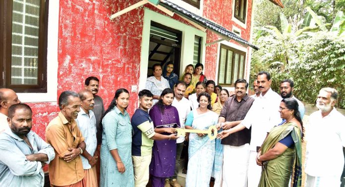 ഡോ. എം. എസ്. സുനിലിന്റെ 352- മത് സ്നേഹഭവനം ട്രാൻസ് മെൻ ആയ ജയ്സണും കുടുംബത്തിനും ഡോ. എം. എസ്. സുനിലിന്റെ 352- മത് സ്നേഹഭവനം ട്രാൻസ് മെൻ ആയ ജയ്സണും കുടുംബത്തിനും