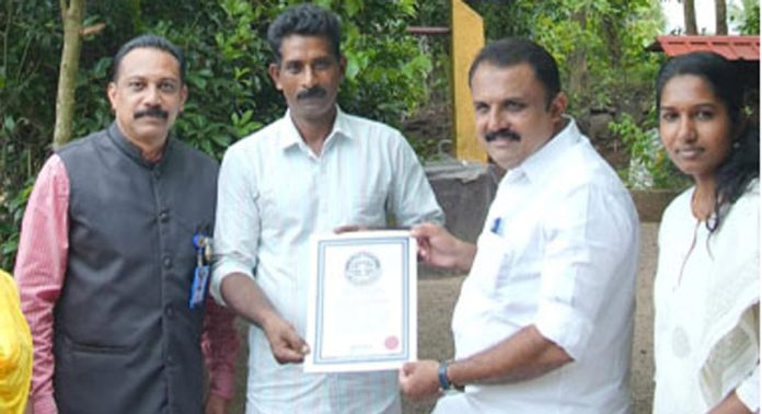 ലോകത്തിലെ ഏറ്റവും ഉയരം കൂടിയ പച്ചമുളക് ചെടിക്ക് യു.ആർ.എഫ് ലോക റിക്കാർഡ് ലോകത്തിലെ ഏറ്റവും ഉയരം കൂടിയ പച്ചമുളക് ചെടിക്ക് യു.ആർ.എഫ് ലോക റിക്കാർഡ്