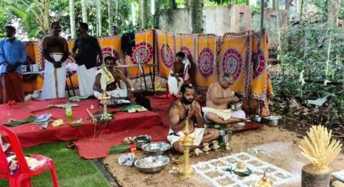 കുറ്റൂർ കിഴക്കേവീട്ടിൽ കാവിൽ അഷ്ടമംഗല ദേവപ്രശ്നം നടന്നു കുറ്റൂർ കിഴക്കേവീട്ടിൽ കാവിൽ അഷ്ടമംഗല ദേവപ്രശ്നം നടന്നു