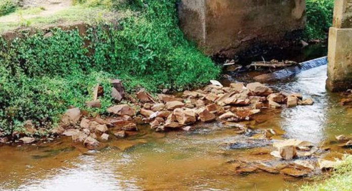 കയർഭൂവസ്ത്രം വിരിക്കുന്ന പദ്ധതി വാക്കേക്കടവിൽ ഫലം കാണുന്നില്ലെന്ന് ആക്ഷേപം കയർഭൂവസ്ത്രം വിരിക്കുന്ന പദ്ധതി വാക്കേക്കടവിൽ ഫലം കാണുന്നില്ലെന്ന് ആക്ഷേപം