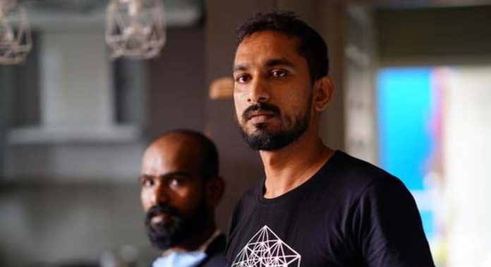 ഹൈബ്രിഡ് കഞ്ചാവുമായി പ്രമുഖ മലയാള സിനിമ സംവിധായകരടക്കം മൂന്നു പേര് പിടിയിൽ ഹൈബ്രിഡ് കഞ്ചാവുമായി പ്രമുഖ മലയാള സിനിമ സംവിധായകരടക്കം മൂന്നു പേര് പിടിയിൽ