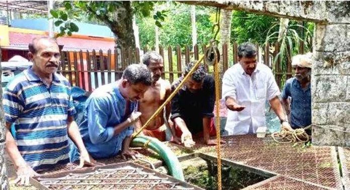 വലഞ്ചുഴി ലക്ഷംവീട്ടിലെ പൊതുകിണർ നാട്ടുകാരും നഗരസഭാ ജീവനക്കാരും ചേർന്ന് വൃത്തിയാക്കി വലഞ്ചുഴി ലക്ഷംവീട്ടിലെ പൊതുകിണർ നാട്ടുകാരും നഗരസഭാ ജീവനക്കാരും ചേർന്ന് വൃത്തിയാക്കി
