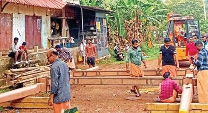 പള്ളിക്കൽ കണ്ഠാളസ്വാമിക്ഷേത്രത്തിലെ ഉത്സവത്തിനോടനുബന്ധിച്ച് കെട്ടുരുപ്പടിയുടെ ചട്ടം കൂട്ടൽ നടന്നു പള്ളിക്കൽ കണ്ഠാളസ്വാമിക്ഷേത്രത്തിലെ ഉത്സവത്തിനോടനുബന്ധിച്ച് കെട്ടുരുപ്പടിയുടെ ചട്ടം കൂട്ടൽ നടന്നു
