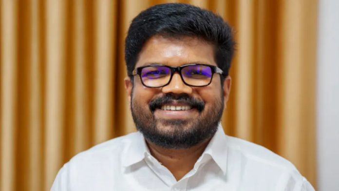 സിപിഎം കണ്ണൂർ ജില്ലാ സെക്രട്ടറി കെ.കെ രാഗേഷിൻ്റെ വിശദീകരണ പോസ്റ്റിന് താഴെ അണികളുടെ വ്യാപക വിമർശനം സിപിഎം കണ്ണൂർ ജില്ലാ സെക്രട്ടറി കെ.കെ രാഗേഷിൻ്റെ വിശദീകരണ പോസ്റ്റിന് താഴെ അണികളുടെ വ്യാപക വിമർശനം