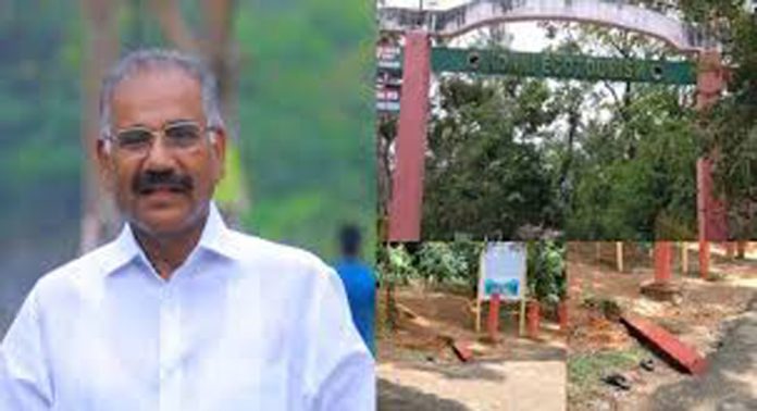 കോന്നി ആനക്കൂട്ടില് കുട്ടി മരിച്ച സംഭവത്തില് കര്ശന നടപടി ; വനം മന്ത്രി എ കെ ശശീന്ദ്രന് കോന്നി ആനക്കൂട്ടില് കുട്ടി മരിച്ച സംഭവത്തില് കര്ശന നടപടി ; വനം മന്ത്രി എ കെ ശശീന്ദ്രന്