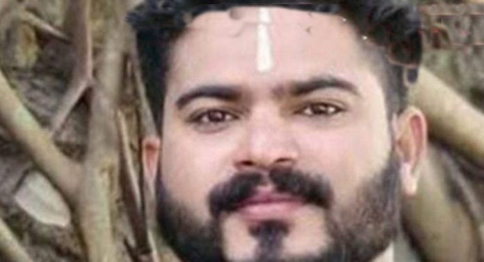 ബൈക്ക് നിയന്ത്രണം വിട്ട് മറിഞ്ഞ് കോന്നി സ്വദേശിയായ യുവാവ് മരിച്ചു ബൈക്ക് നിയന്ത്രണം വിട്ട് മറിഞ്ഞ് കോന്നി സ്വദേശിയായ യുവാവ് മരിച്ചു