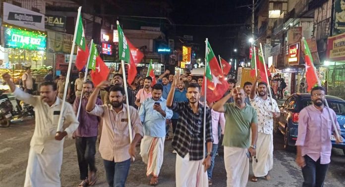 ഭരണഘടന വിരുദ്ധ വഖഫ് ഭേദഗതി ബില്ല് അംഗീകരിക്കില്ല ; എസ്ഡിപിഐ കോന്നിയിൽ പ്രതിഷേധ മാർച്ച് സംഘടിപ്പിച്ചു ഭരണഘടന വിരുദ്ധ വഖഫ് ഭേദഗതി ബില്ല് അംഗീകരിക്കില്ല ; എസ്ഡിപിഐ കോന്നിയിൽ പ്രതിഷേധ മാർച്ച് സംഘടിപ്പിച്ചു