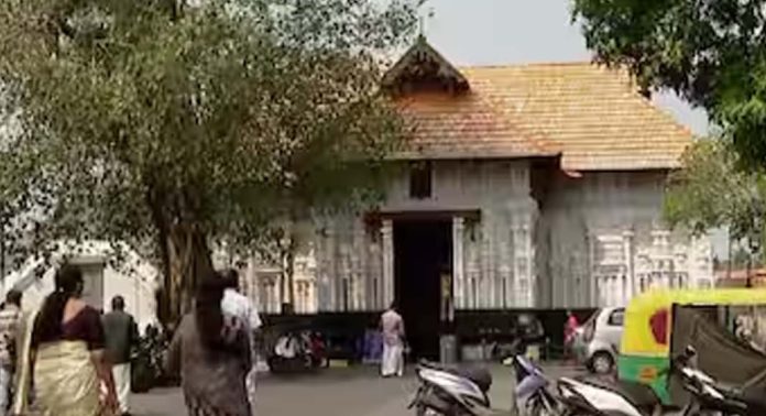 ജാതി വിവേചനത്തിനിരയായ കഴകക്കാരൻ രാജിവെച്ചു ജാതി വിവേചനത്തിനിരയായ കഴകക്കാരൻ രാജിവെച്ചു