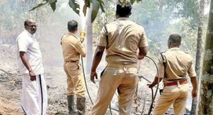പട്ടങ്ങാട് വീടുകളുടെ പരിസരത്തെ ഒഴിഞ്ഞ പുരയിടങ്ങൾക്ക് സമൂഹവിരുദ്ധർ തീയിടുന്നതായി പരാതി പട്ടങ്ങാട് വീടുകളുടെ പരിസരത്തെ ഒഴിഞ്ഞ പുരയിടങ്ങൾക്ക് സമൂഹവിരുദ്ധർ തീയിടുന്നതായി പരാതി