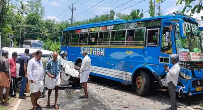 കുമ്പഴ കളീക്കല് പടിയില് സ്വകാര്യ ബസും ഇന്നോവ കാറും കൂട്ടിയിടിച്ച് അപകടം ; കാര് യാത്രികര്ക്ക് ഗുരുതര പരിക്ക് കുമ്പഴ കളീക്കല് പടിയില് സ്വകാര്യ ബസും ഇന്നോവ കാറും കൂട്ടിയിടിച്ച് അപകടം ; കാര് യാത്രികര്ക്ക് ഗുരുതര പരിക്ക്