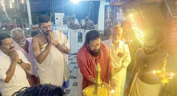 മാടമൺ ഹൃഷീകേശക്ഷേത്രത്തിലെ പത്താമുദയ ഉത്സവത്തിന് തുടക്കമായി മാടമൺ ഹൃഷീകേശക്ഷേത്രത്തിലെ പത്താമുദയ ഉത്സവത്തിന് തുടക്കമായി