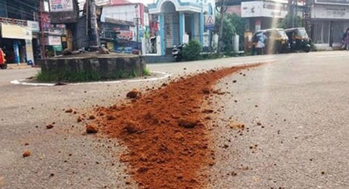 മല്ലപ്പള്ളി താലൂക്കിൽ രാപ്പകല് വ്യത്യാസമില്ലാതെ മണ്ണെടുപ്പ് മല്ലപ്പള്ളി താലൂക്കിൽ രാപ്പകല് വ്യത്യാസമില്ലാതെ മണ്ണെടുപ്പ്