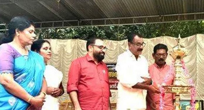 ഗ്രാമം ശ്രീനാരായണ കൺവെൻഷന് തുടക്കമായി ഗ്രാമം ശ്രീനാരായണ കൺവെൻഷന് തുടക്കമായി