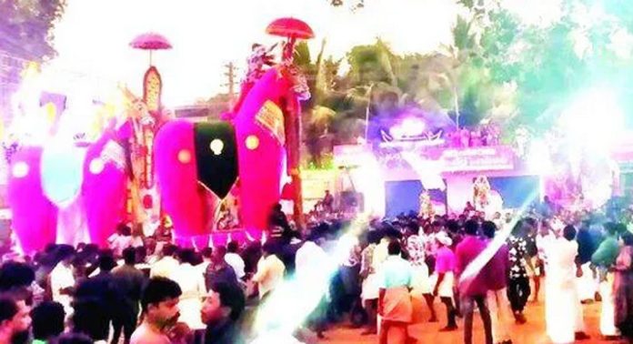ഭക്തിനിര്ഭരമായി ഇലവുംതിട്ട മലനടയിലെ കെട്ടുകാഴ്ച്ച ഭക്തിനിര്ഭരമായി ഇലവുംതിട്ട മലനടയിലെ കെട്ടുകാഴ്ച്ച