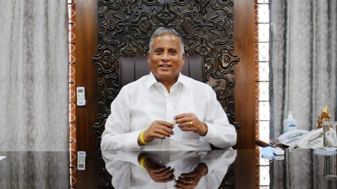 റെയിൽവേ പരീക്ഷാർഥികളുടെ പൂണൂൽ അഴിപ്പിക്കരുത് ; റെയിൽവേ സഹമന്ത്രി വി. സോമണ്ണ റെയിൽവേ പരീക്ഷാർഥികളുടെ പൂണൂൽ അഴിപ്പിക്കരുത് ; റെയിൽവേ സഹമന്ത്രി വി. സോമണ്ണ