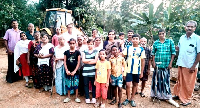 മലയാലപ്പുഴ പഞ്ചായത്തിന്റെ M C F നിര്മ്മാണം ജനവാസമേഖലയില് ; പ്രതിഷേധവുമായി ജനകീയ സമര സമിതി മലയാലപ്പുഴ പഞ്ചായത്തിന്റെ M C F നിര്മ്മാണം ജനവാസമേഖലയില് ; പ്രതിഷേധവുമായി ജനകീയ സമര സമിതി