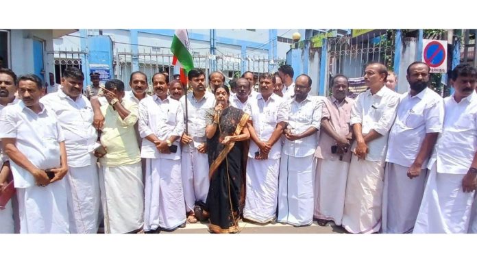 എതിര്ക്കുന്നവരെ നിശബ്ദരാക്കുന്ന ഫാസിസ്റ്റാണ് നരേന്ദ്രമോദി : മാലേത്ത് സരളാദേവി എതിര്ക്കുന്നവരെ നിശബ്ദരാക്കുന്ന ഫാസിസ്റ്റാണ് നരേന്ദ്രമോദി : മാലേത്ത് സരളാദേവി
