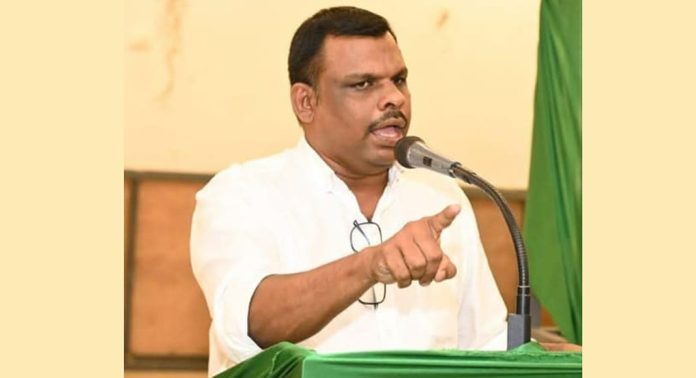 ജോലി വാഗ്ദാനം ചെയ്ത് തട്ടിപ്പ് : മുസ്ലിം ലീഗ് നേതാവ് കെ എം ഷാനീറിനെതിരെ കേസ് ജോലി വാഗ്ദാനം ചെയ്ത് തട്ടിപ്പ് : മുസ്ലിം ലീഗ് നേതാവ് കെ എം ഷാനീറിനെതിരെ കേസ്