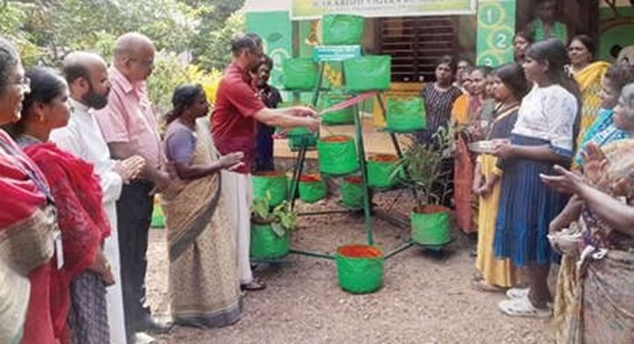 പൂതക്കുഴി അങ്കണവാടിയില് വെർട്ടിക്കൽ ന്യൂട്രീഷ്യൻ ഗാർഡൻ യൂണിറ്റ് ഉദ്ഘാടനം ചെയ്തു പൂതക്കുഴി അങ്കണവാടിയില് വെർട്ടിക്കൽ ന്യൂട്രീഷ്യൻ ഗാർഡൻ യൂണിറ്റ് ഉദ്ഘാടനം ചെയ്തു