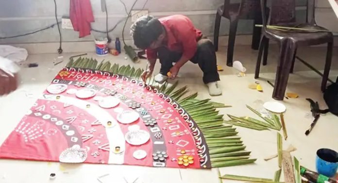 പാഴ്വസ്തുക്കളിൽ കലാവിരുത് തെളിയിച്ച് റാന്നി റൂട്രോണിക്സിലെ വിദ്യാർഥികളും അധ്യാപകരും പാഴ്വസ്തുക്കളിൽ കലാവിരുത് തെളിയിച്ച് റാന്നി റൂട്രോണിക്സിലെ വിദ്യാർഥികളും അധ്യാപകരും
