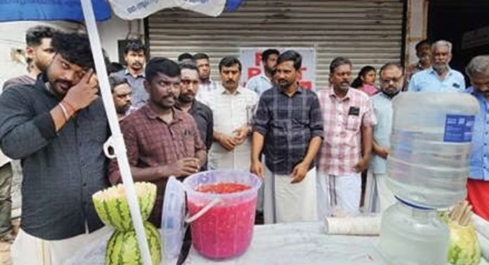 ഡിവൈഎഫ്ഐ പുറമറ്റം മേഖലാ കമ്മിറ്റി ദാഹജലവിതരണം നടത്തി ഡിവൈഎഫ്ഐ പുറമറ്റം മേഖലാ കമ്മിറ്റി ദാഹജലവിതരണം നടത്തി