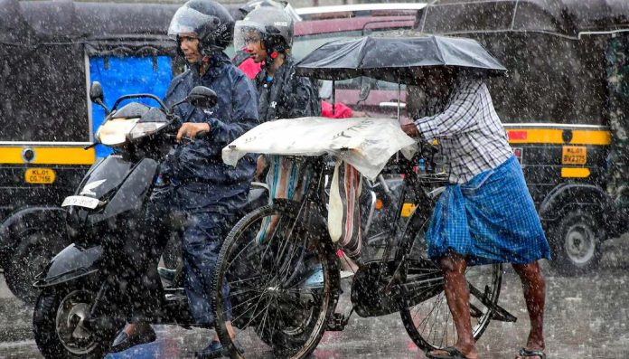 മഴ മുന്നറിയിപ്പ് ; ഒറ്റപ്പെട്ട സ്ഥലങ്ങളിൽ ഇടിമിന്നലോടു കൂടിയ ശക്തമായ മഴയ്ക്ക് സാധ്യത , അഞ്ചു ജില്ലകളിൽ യെല്ലോ അലർട്ട് മഴ മുന്നറിയിപ്പ് ; ഒറ്റപ്പെട്ട സ്ഥലങ്ങളിൽ ഇടിമിന്നലോടു കൂടിയ ശക്തമായ മഴയ്ക്ക് സാധ്യത , അഞ്ചു ജില്ലകളിൽ യെല്ലോ അലർട്ട്