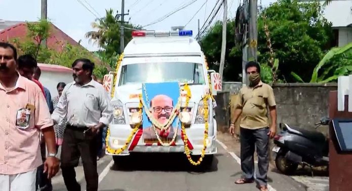 ഭീകരാക്രമണത്തിൽ കൊല്ലപ്പെട്ട മലയാളി എൻ രാമചന്ദ്രന് നാടിന്റെ അന്ത്യാഞ്ജലി ഭീകരാക്രമണത്തിൽ കൊല്ലപ്പെട്ട മലയാളി എൻ രാമചന്ദ്രന് നാടിന്റെ അന്ത്യാഞ്ജലി