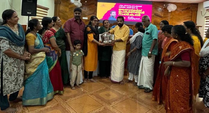 പന്തളം തെക്കേക്കര ഗ്രാമപഞ്ചായത്തിലെ 20 അങ്കണവാടികള്ക്കുള്ള പാചക ഉപകരണങ്ങള് വിതരണം ചെയ്തു പന്തളം തെക്കേക്കര ഗ്രാമപഞ്ചായത്തിലെ 20 അങ്കണവാടികള്ക്കുള്ള പാചക ഉപകരണങ്ങള് വിതരണം ചെയ്തു
