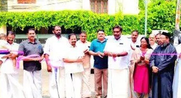 പേരിശേരി ആലുമൂട്ടിൽ പടി – പള്ളി റോഡ് നവീകരിച്ചു പേരിശേരി ആലുമൂട്ടിൽ പടി – പള്ളി റോഡ് നവീകരിച്ചു