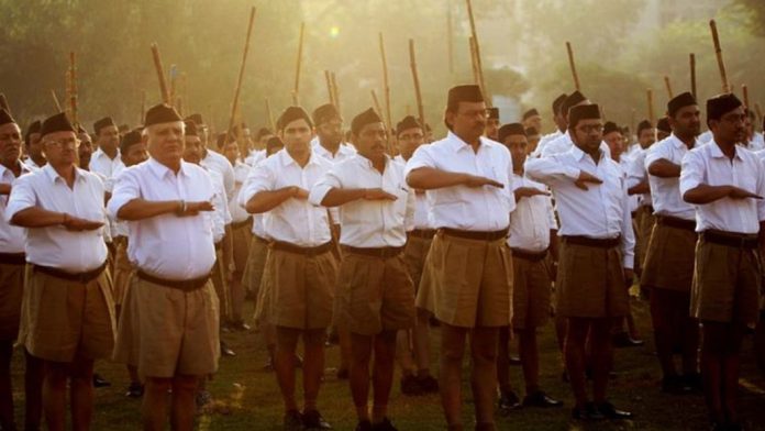 ആർഎസ്എസിനെ അധിക്ഷേപിക്കുന്ന ചോദ്യങ്ങൾ ഉൾപ്പെടുത്തിയെന്ന് പരാതി ; പ്രൊഫസർക്ക് പരീക്ഷാ ചുമതലകളിൽ ആജീവനാന്ത വിലക്ക് ആർഎസ്എസിനെ അധിക്ഷേപിക്കുന്ന ചോദ്യങ്ങൾ ഉൾപ്പെടുത്തിയെന്ന് പരാതി ; പ്രൊഫസർക്ക് പരീക്ഷാ ചുമതലകളിൽ ആജീവനാന്ത വിലക്ക്