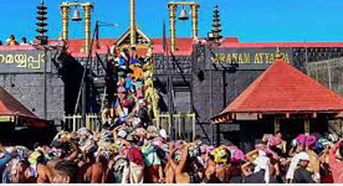 ശബരിമല അയ്യപ്പ സന്നിധിയിൽ ഉത്സവത്തിന്റെ ഭാഗമായ വിളക്കിനെഴുന്നള്ളിപ്പ് തുടങ്ങി ശബരിമല അയ്യപ്പ സന്നിധിയിൽ ഉത്സവത്തിന്റെ ഭാഗമായ വിളക്കിനെഴുന്നള്ളിപ്പ് തുടങ്ങി
