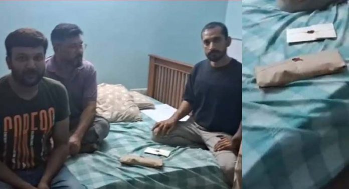 ഖാലിദ് റഹ്മാനും അഷ്റഫ് ഹംസയും ഹൈബ്രിഡ് കഞ്ചാവുമായി പിടിയിലായത് ഉപയോഗിക്കാനുള്ള തയ്യാറെടുപ്പിനിടെ ഖാലിദ് റഹ്മാനും അഷ്റഫ് ഹംസയും ഹൈബ്രിഡ് കഞ്ചാവുമായി പിടിയിലായത് ഉപയോഗിക്കാനുള്ള തയ്യാറെടുപ്പിനിടെ
