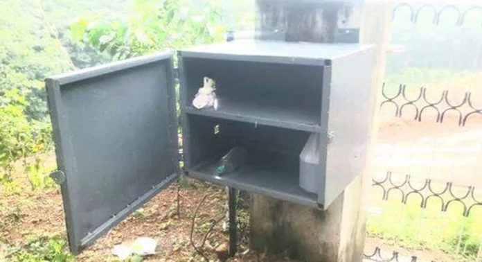 കൊടുമൺ ഐക്കാട് കർഷകന്റെ സോളാർ വേലി സാമൂഹിക വിരുദ്ധർ നശിപ്പിച്ചു കൊടുമൺ ഐക്കാട് കർഷകന്റെ സോളാർ വേലി സാമൂഹിക വിരുദ്ധർ നശിപ്പിച്ചു