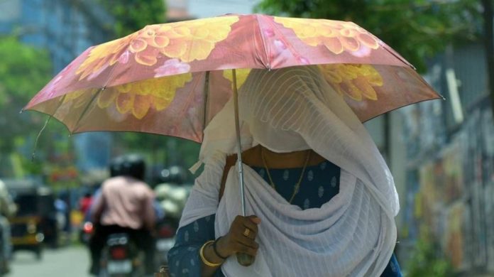 കേരളത്തിൽ ചൂട് കൂടുന്നു ; ഏഴ് ജില്ലകളിൽ യെല്ലോ അലർട്ട് പ്രഖ്യാപിച്ചു കേരളത്തിൽ ചൂട് കൂടുന്നു ; ഏഴ് ജില്ലകളിൽ യെല്ലോ അലർട്ട് പ്രഖ്യാപിച്ചു